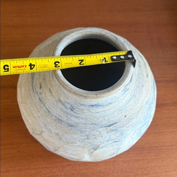 Artisan Ceramic Vase in Blue and Gray signed Hunts crafted vase or yarn holder - Picture 9 of 9